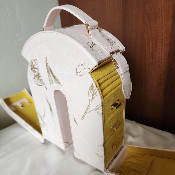 Lady M Mid - Autum Moon Festival Jewlery Box 2023 - Picture 3 of 8